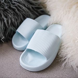 *NEW* Pillow Slides Ocean Blue Size 7.5-8.5
